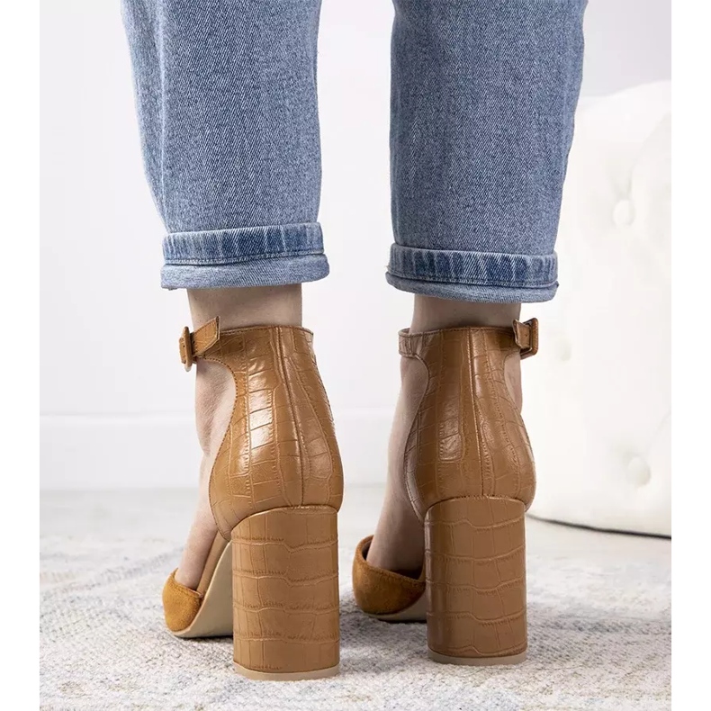 Camelowe czółenka na słupku Natalie brązowe 2