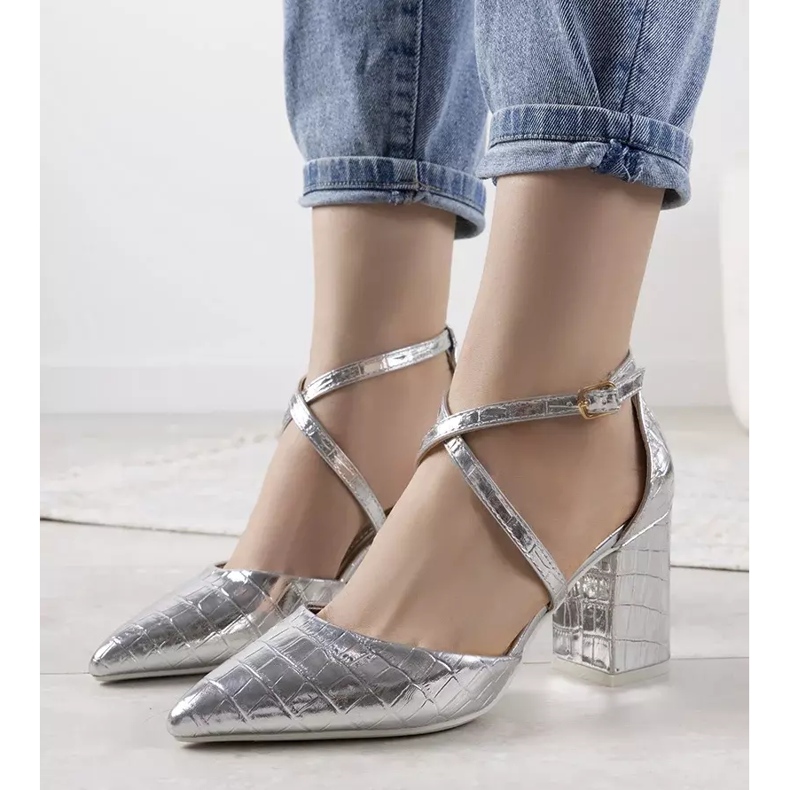 Srebrne czółenka na słupku Strutt srebrny 1