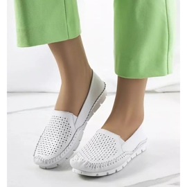 Białe skórzane mokasyny Juiz 1