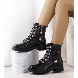 Czarne lakierowane traperki Ibarra 2