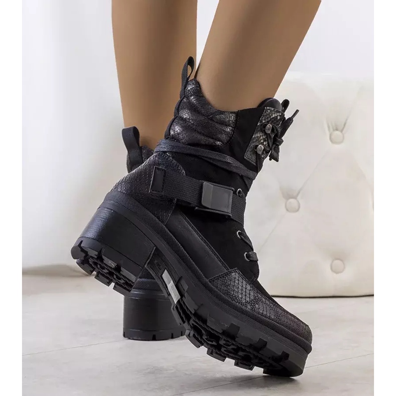 BM Czarne traperki na obcasie Pilastri 1