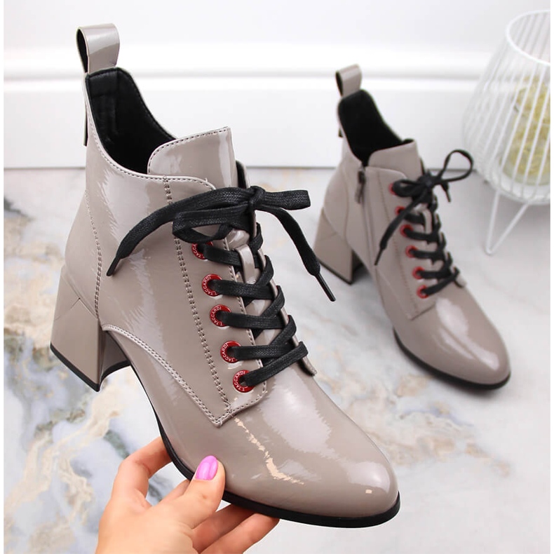 Lakierowane botki damskie taupe D&A S.Barski Premium Collection MR870-66 beżowy 1