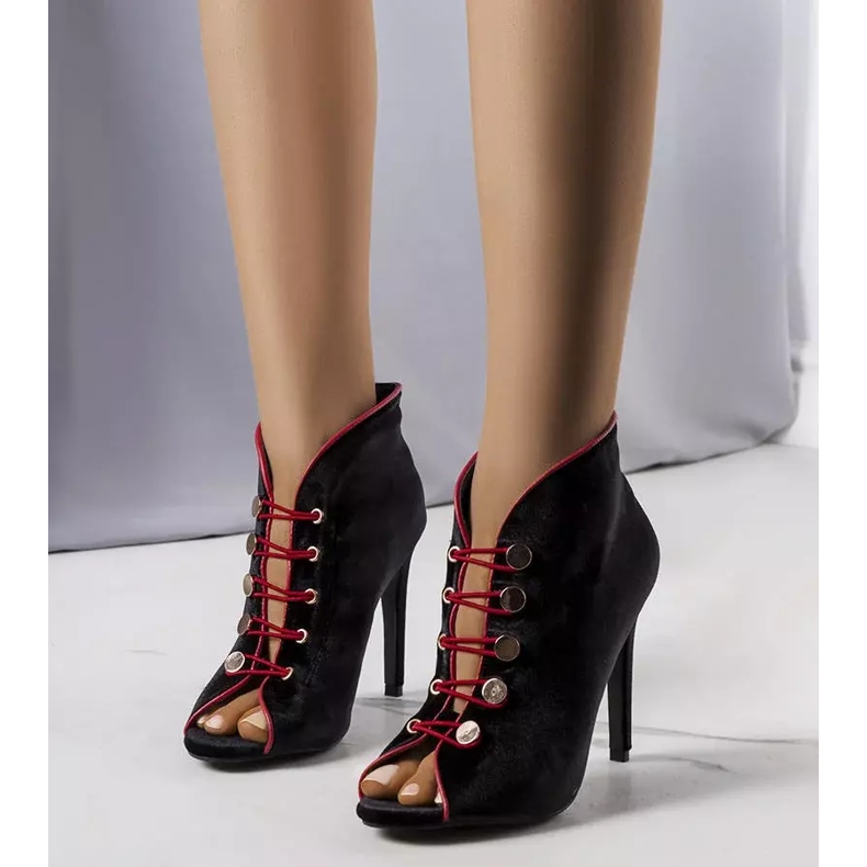 BM Czarne czółenka z cholewką Nilsi 1