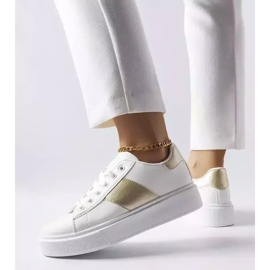 Białe sneakersy ze złotym paskiem Aurélie 1
