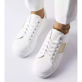 Białe sneakersy ze złotym paskiem Aurélie 2