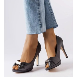 Szare szpilki z odkrytym noskiem Paré 1