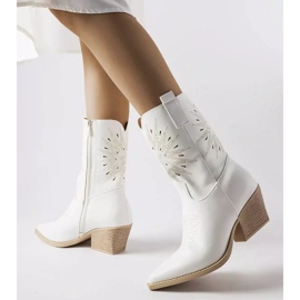 Białe kowbojki ze zdobioną cholewką Leopardi 1