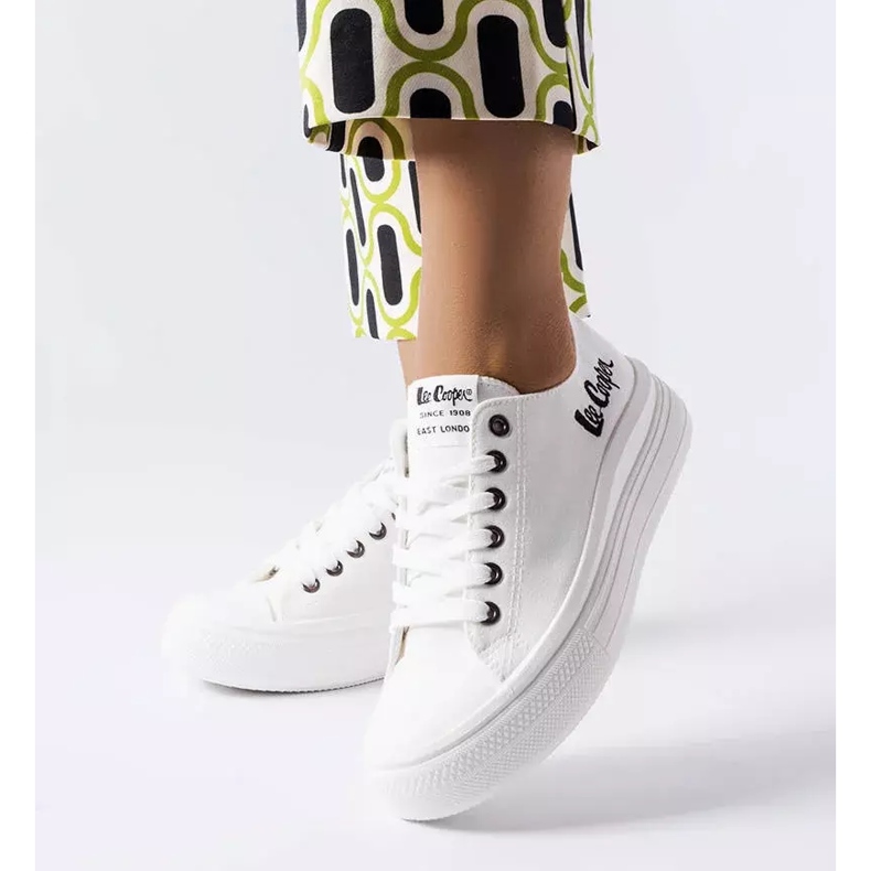 Białe trampki Lee Cooper LCW-23-44-1623L 1