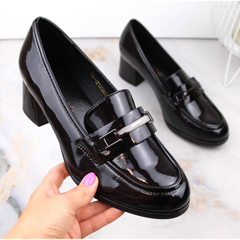 Lakierowane półbuty damskie mokasyny na obcasie czarne Potocki SZ12155 1