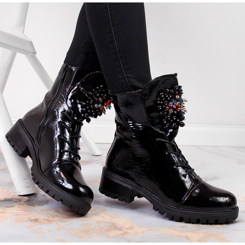 Botki damskie z koralikami ocieplane lakierowane czarne Jezzi RMR2071-15 1