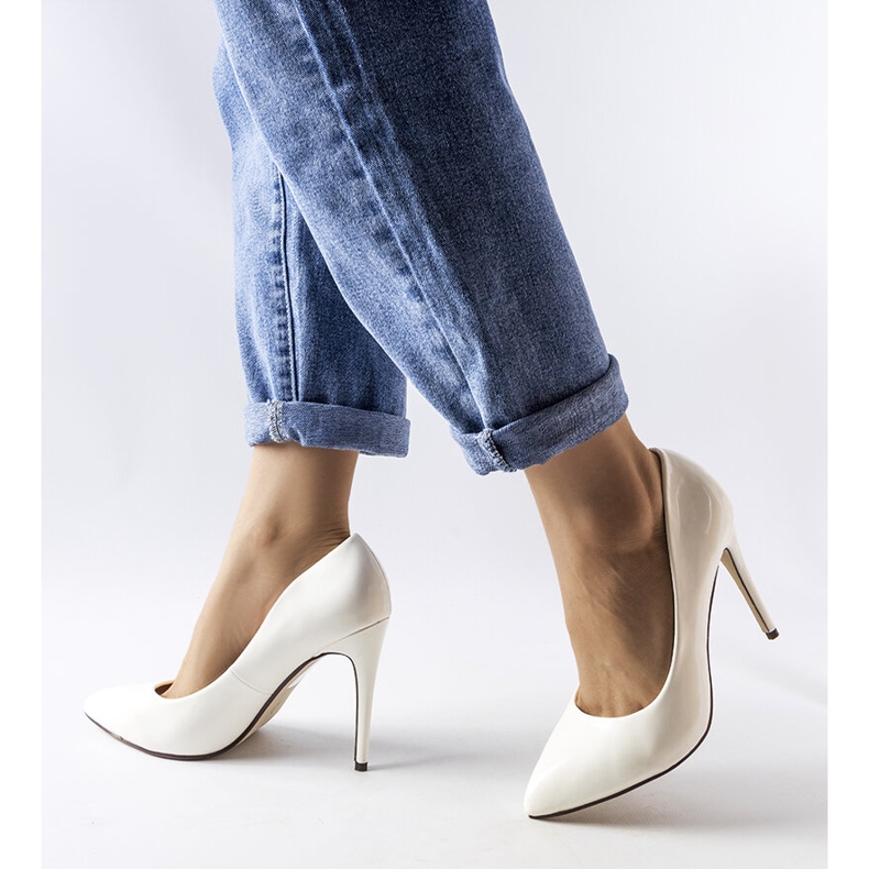 Białe lakierowane szpilki Marcos 1