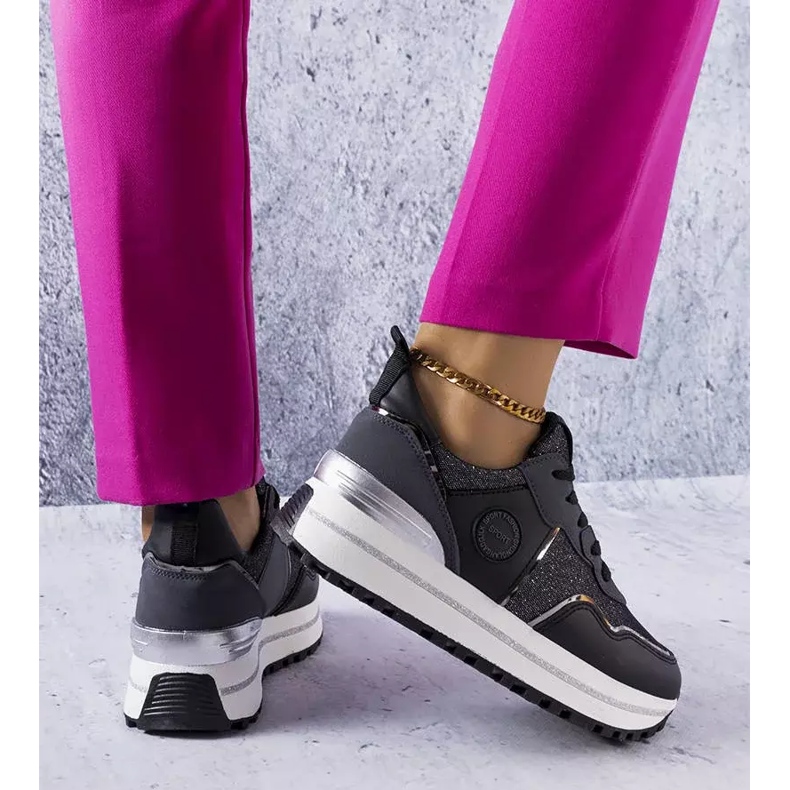 Czarne sneakersy z brokatowymi wstawlami Léves 1