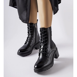 Czarne ocieplane botki na słupku Vinceza 1