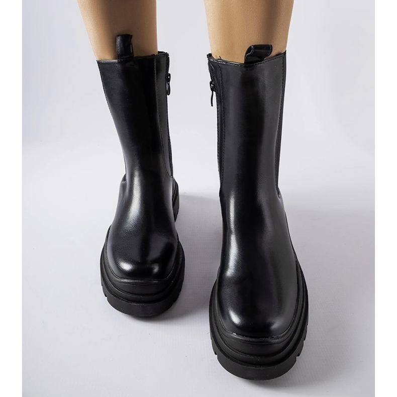 Czarne masywne botki Delebio 1