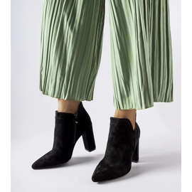 Czarne zamszowe botki Cammoro 1