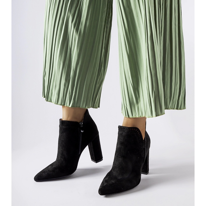 Czarne zamszowe botki Cammoro 1