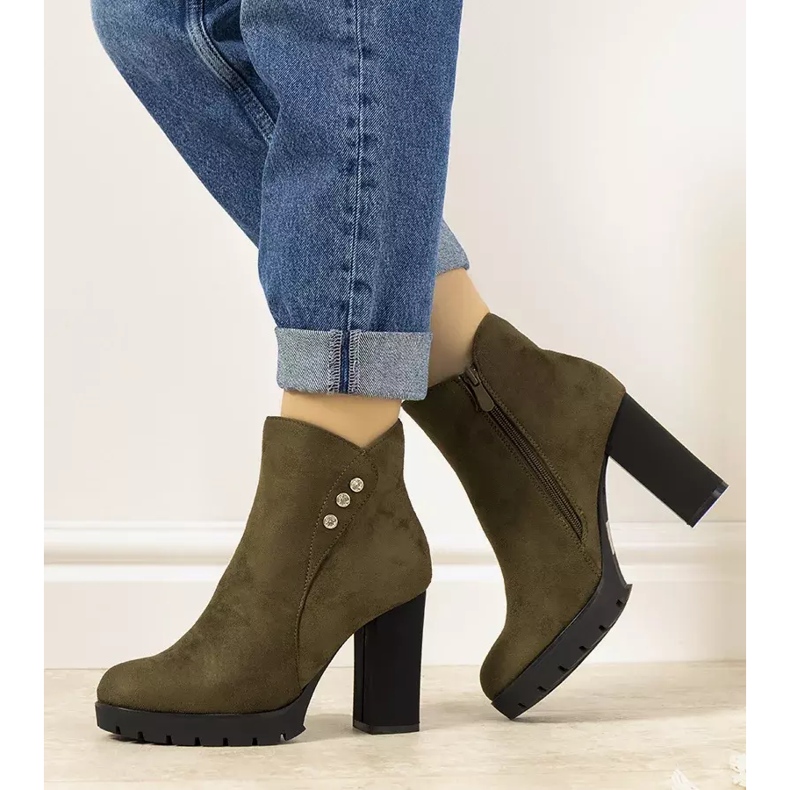 Zielone botki na słupku zamszowe Castaneda 1