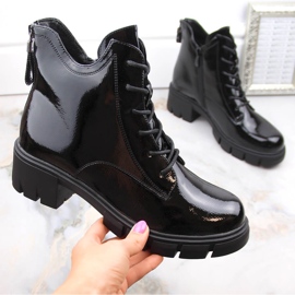 Botki damskie lakierowane na obcasie i platformie ocieplane czarne Vinceza 16438 1