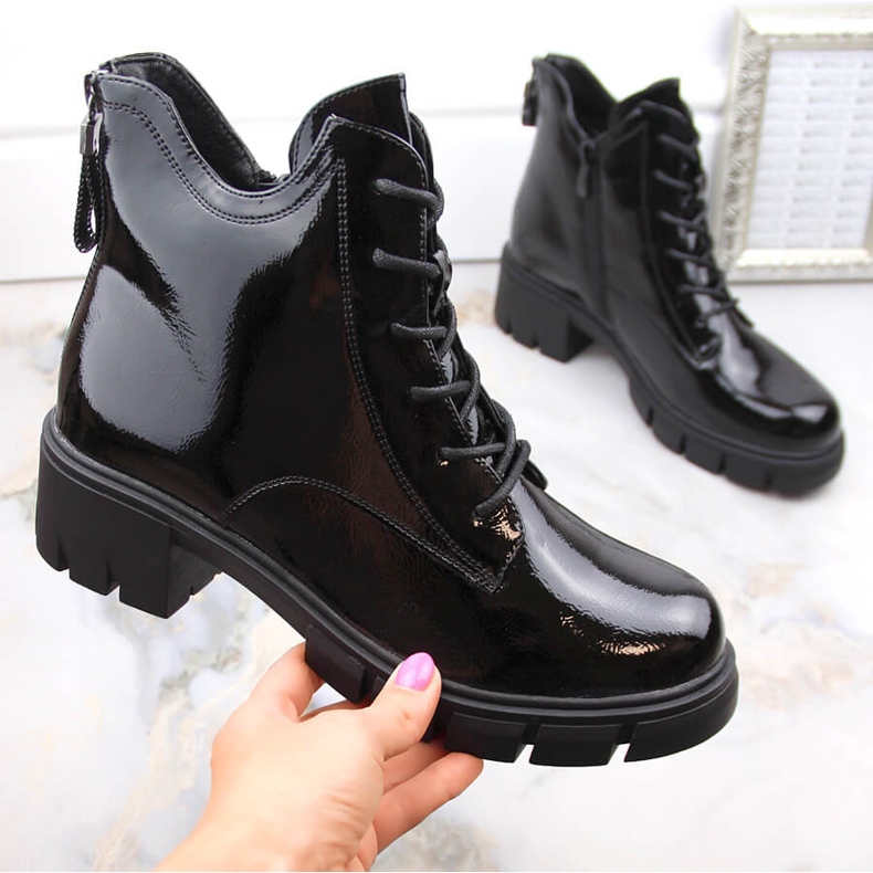 Botki damskie lakierowane na obcasie i platformie ocieplane czarne Vinceza 16438 1