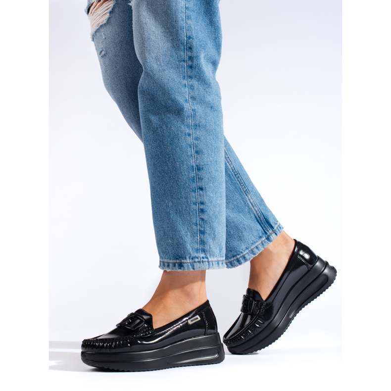 Czarne lakierowane mokasyny damskie z klamrą Shelovet 2