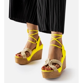 Żółte espadryle na koturnie Berta beżowy 1