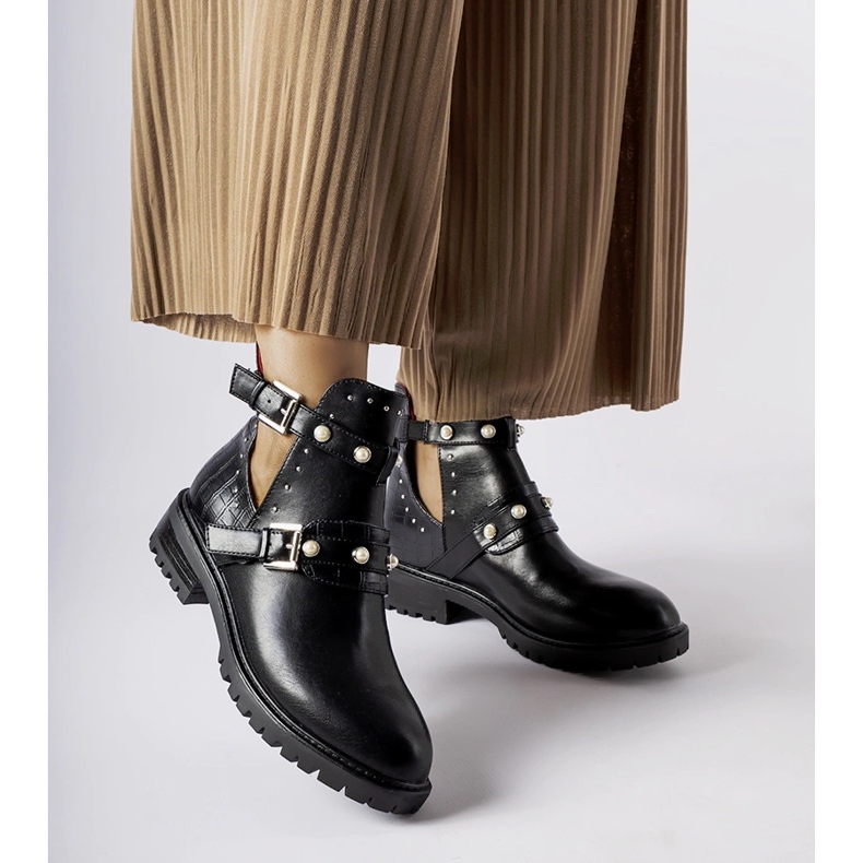 Czarne botki z wycięciem i perełkami Asker 1