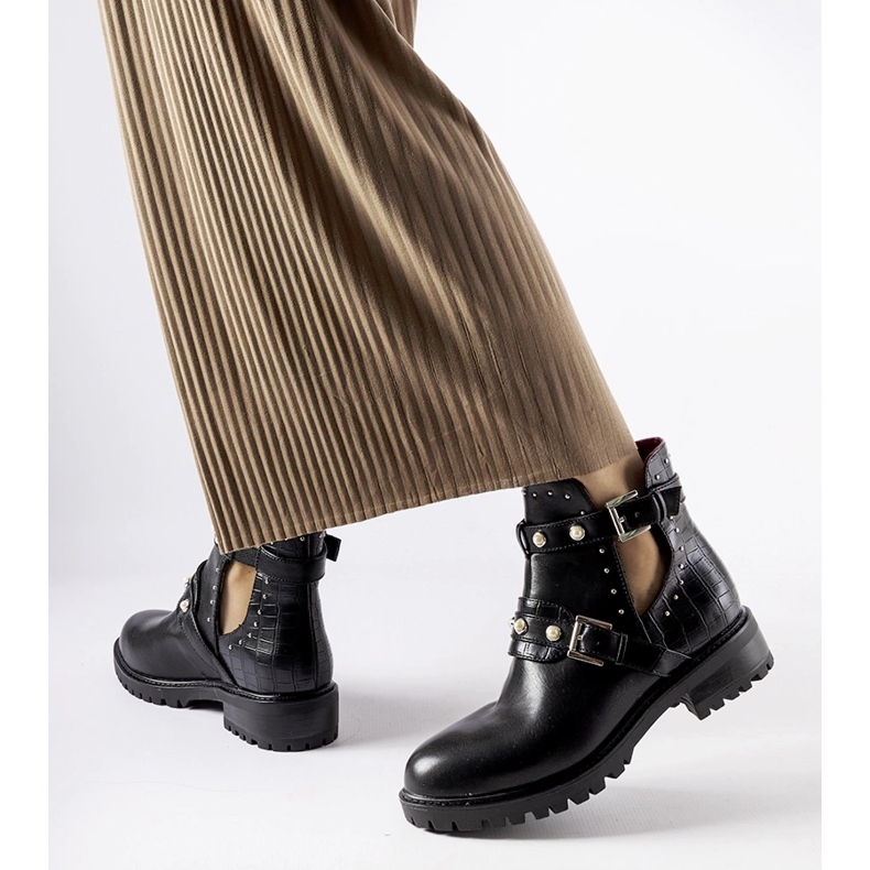 Czarne botki z wycięciem i perełkami Asker 2