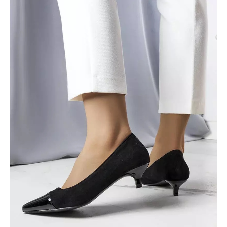 BM Czarne czółenka z lakierowanym noskiem Duck 1