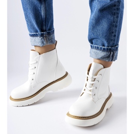 Białe workery na grubej platformie Sacco 1