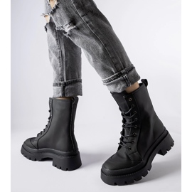 Inna Czarne trapery o matowym wykończeniu Thiery 1