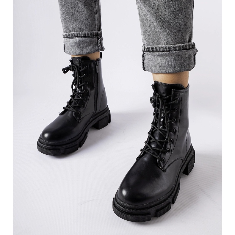 Czarne klasyczne workery Berto 1