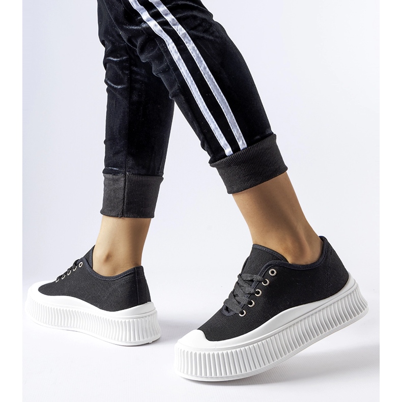 Czarne trampki na grubej białej platformie Rina 1