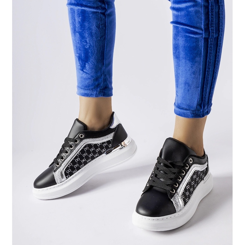 Czarne sneakersy ze srebrnym zdobieniem Leo 1