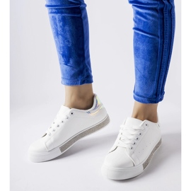Białe klasyczne sneakersy z cyrkoniami Dina 1