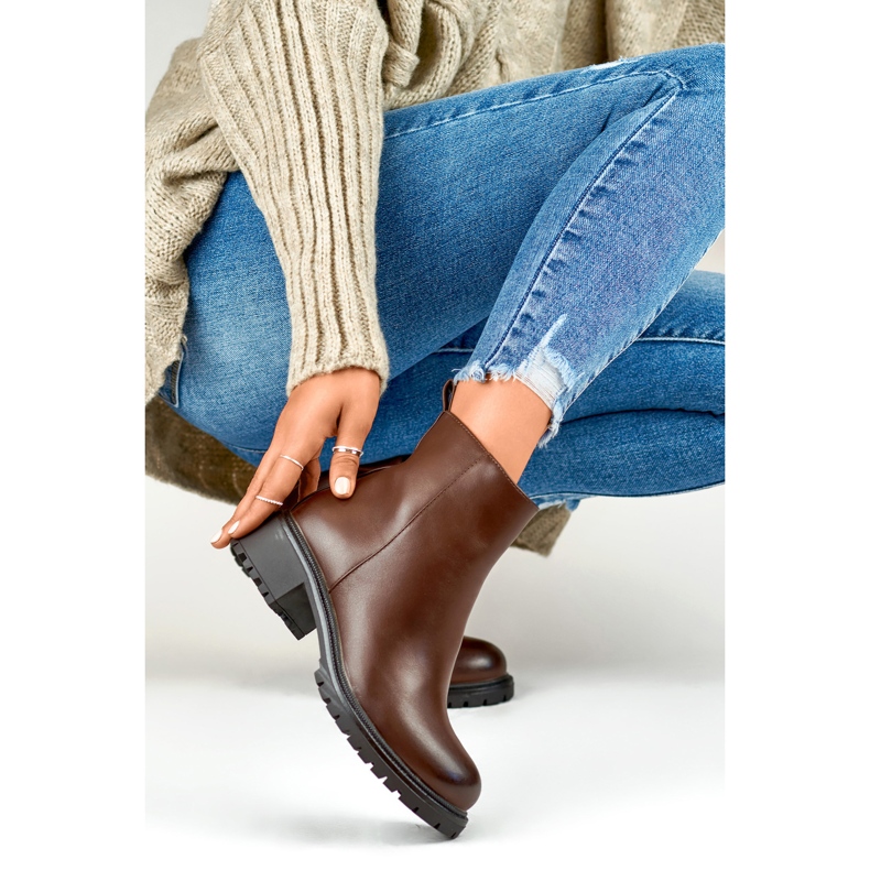 Klasyczne brązowe botki damskie z ekoskóry 1