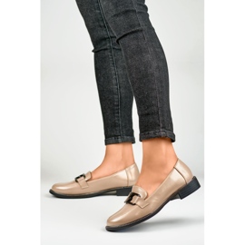 Lakierowane beżowe półbuty damskie czarne 2