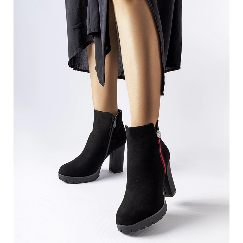 Czarne satynowe botki słupku Rogeno 1