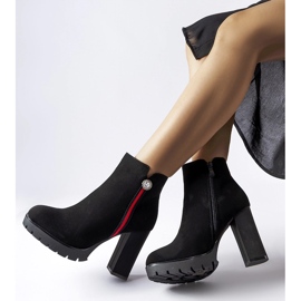 Czarne satynowe botki słupku Rogeno 2