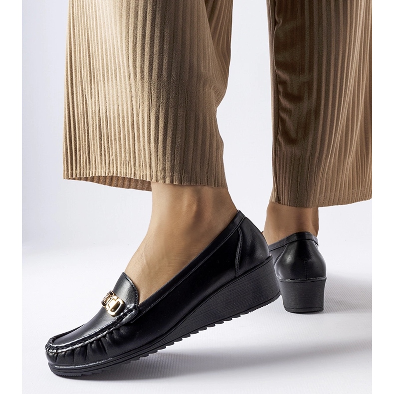 Czarne mokasyny z klamerką na koturnie Lerino 1