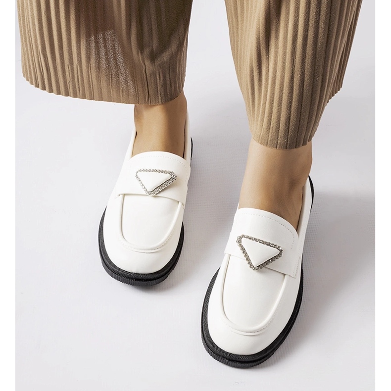 Białe mokasyny zdobione cyrkoniami Marsilius 1