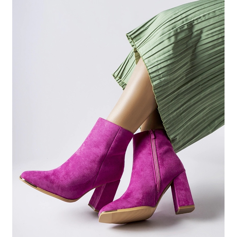 Różowe botki na słupku Cheney 1