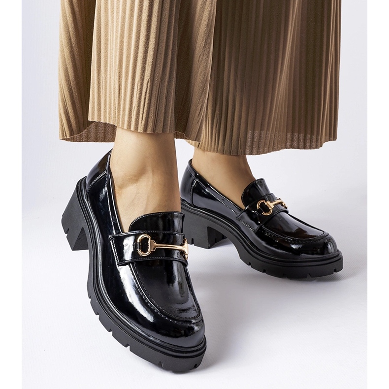 Czarne lakierowane półbuty na obcasie Fabrizio 1