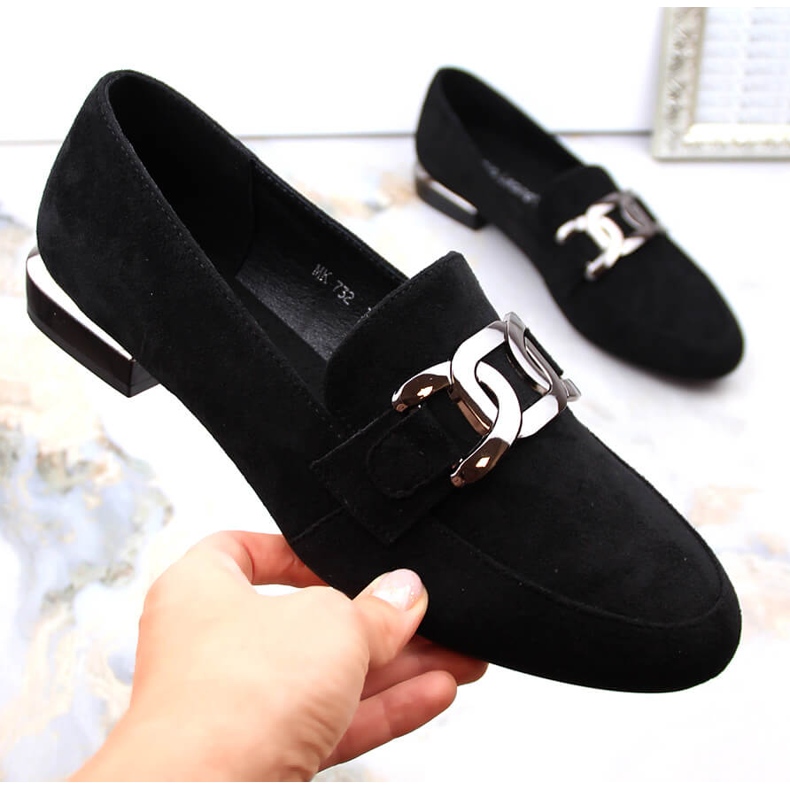 Półbuty zamszowe damskie z łańcuszkiem czarne Sergio Leone MK732 1