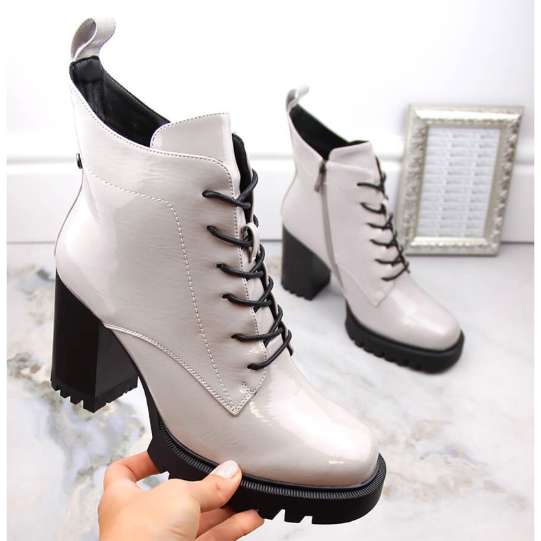 Lakierowane botki damskie na słupku ocieplane szare S.Barski 1