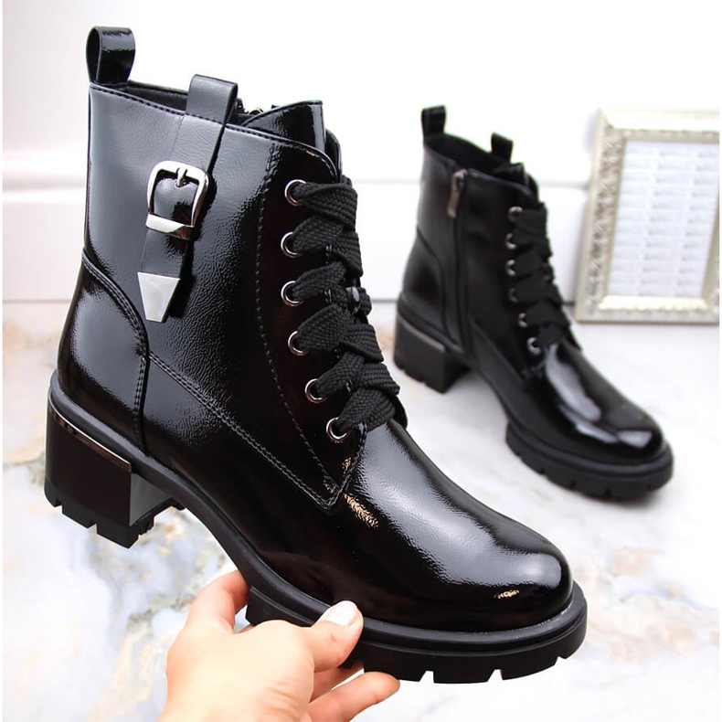 Lakierowane botki damskie na obcasie ocieplane czarne S.Barski 1