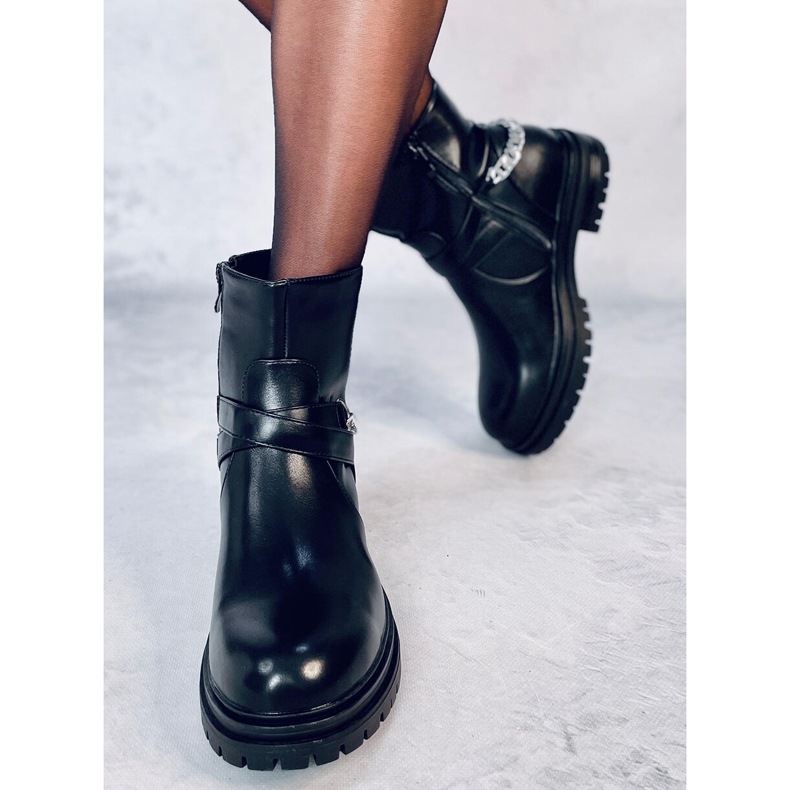 Botki z łańcuszkiem Cindy Black czarne 1