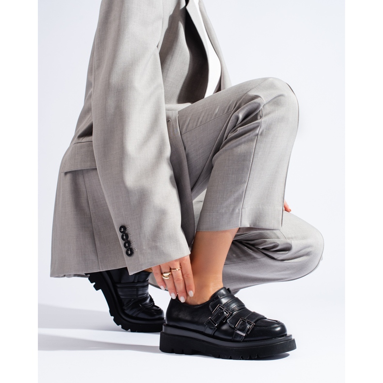 Czarne półbuty na grubej podeszwie Shelovet 1