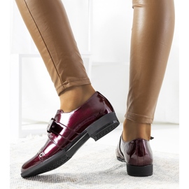 Bordowe lakierowane półbuty z klamrą C18-6263-2 czerwone wielokolorowe 1
