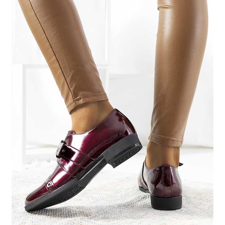 Bordowe lakierowane półbuty z klamrą C18-6263-2 czerwone wielokolorowe 1