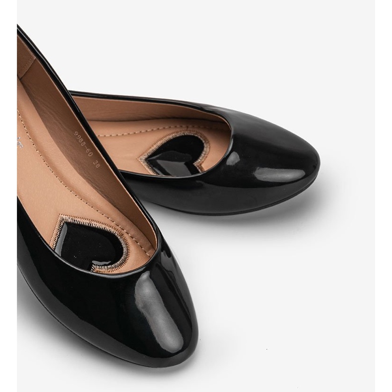Czarne lakierowane baleriny India 1
